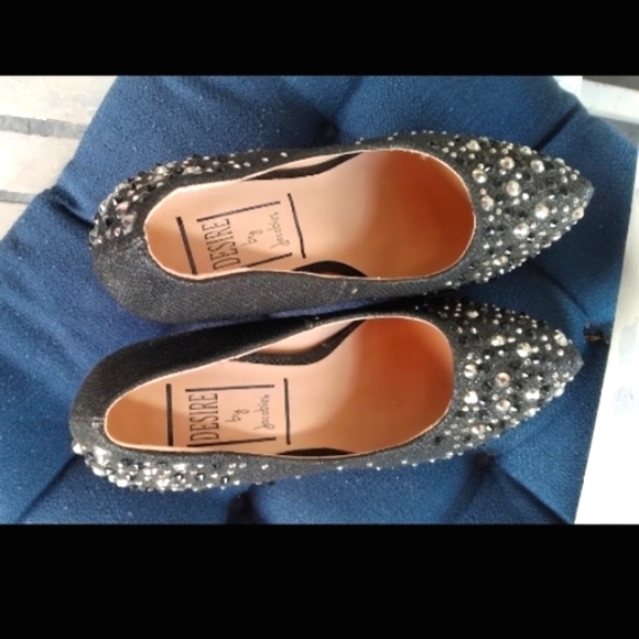 high heels - Picture 3 of 5